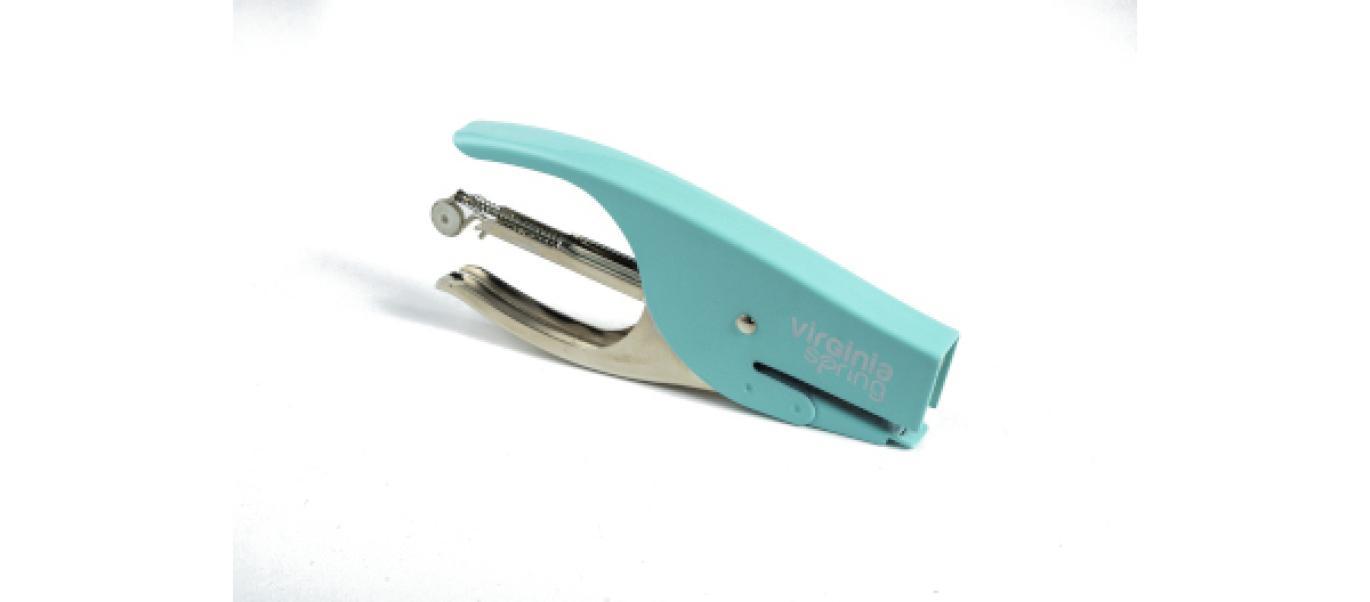 iternet iternet virginia spring cucitrice colore azzurro punti 6/4 universale capacità 15 fg - foto 1