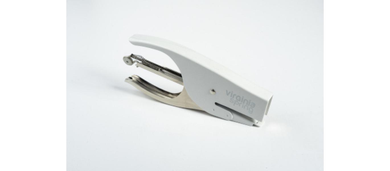 iternet iternet virginia spring cucitrice colore bianco punti 6/4 universale capacità 15 fg - foto 1