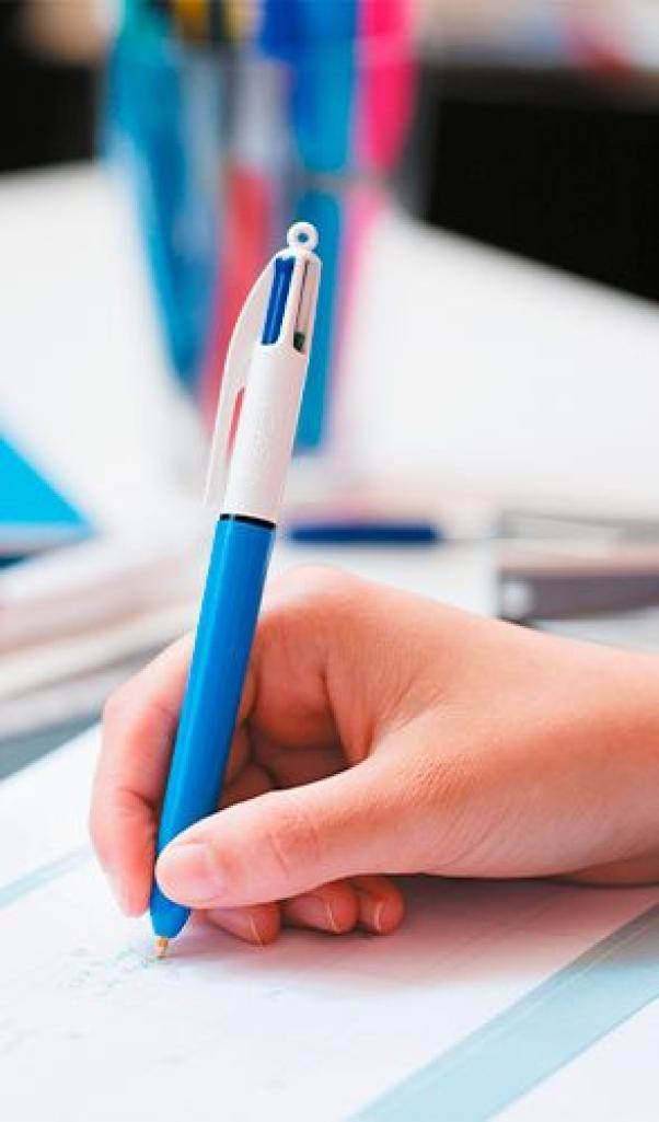 bic bic 4 colori cf.12pz penna a sfera a scatto contenente 4 colori rosso nero blu e verde con punta da 1,0 mm - foto 2 bic bic 4 colori cf.12pz penna a sfera a scatto contenente 4 colori rosso nero blu e verde con punta da 1,0 mm - foto 2