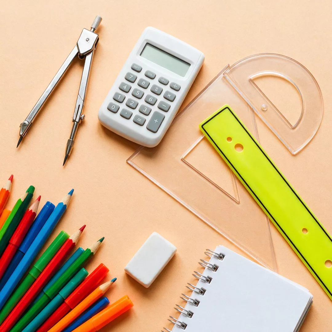 Strumenti tecnici per la scuola: come scegliere compasso e calcolatrice